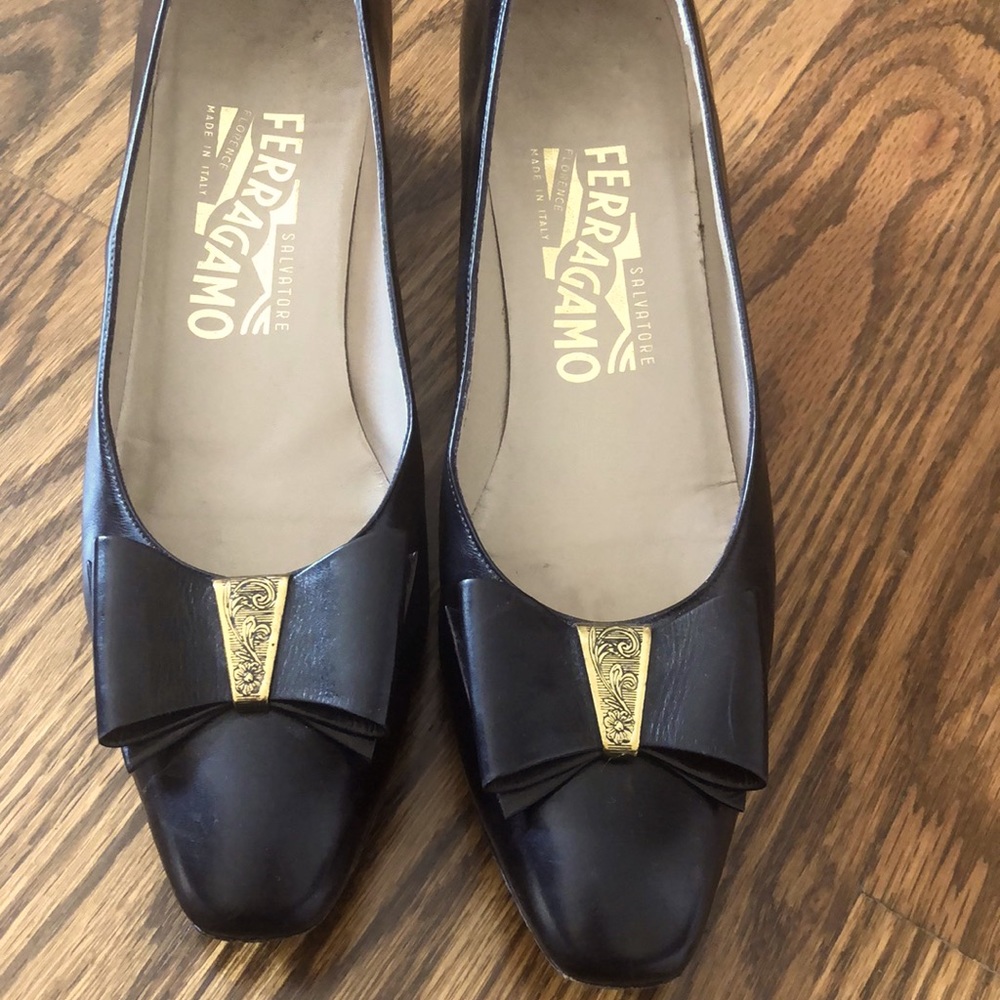 PASS AS NEW Gorgeous Ferragamo! WEAR WITH PRIDE !